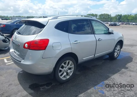 2013 Nissan Rogue S z USA, uszkodzony, nr VIN JN8AS5MV0DW131597